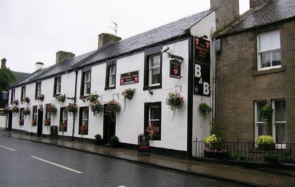 The Robertson Arms Hotel Carnwath Exterior photo